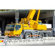 Стекло лобовое автокрана Liebherr LTM 1055-3.1 триплекс