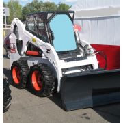 Стекло ветровое с отверстием под стеклоочиститель Bobcat S130 - S250